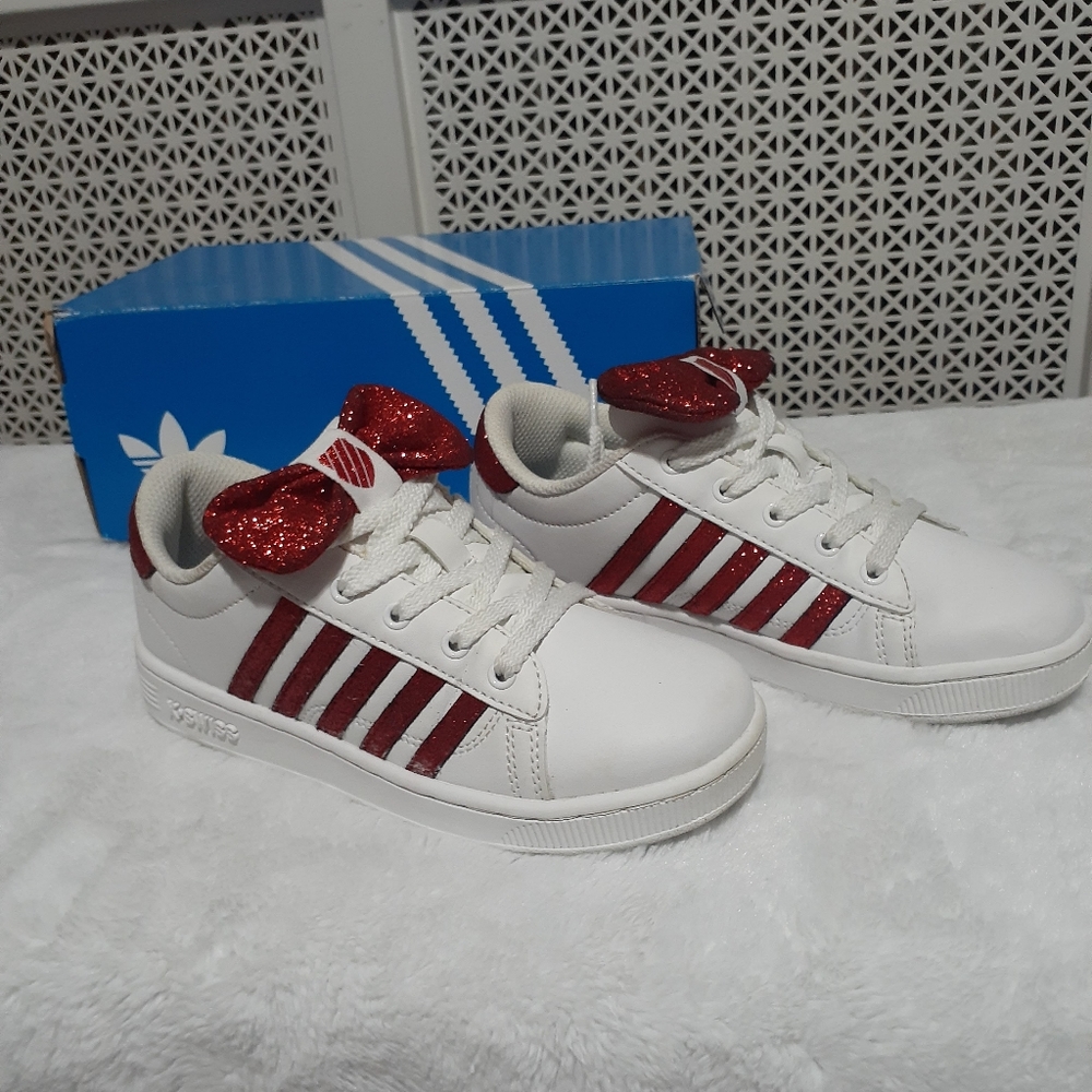 Little Girl's K-Swiss  sneakers with glitter bows on front size-1